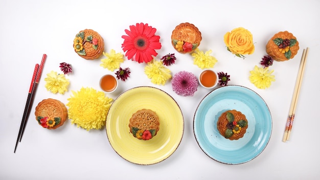 Kolorowe talerze z potrawami